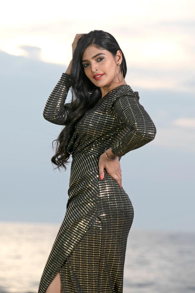 സാരിയില്‍ അതീവ സുന്ദരിയായി സഞ്ജിത ഷെട്ടി; വൈറലായ പുതിയ ചിത്രങ്ങള്‍ കാണാം