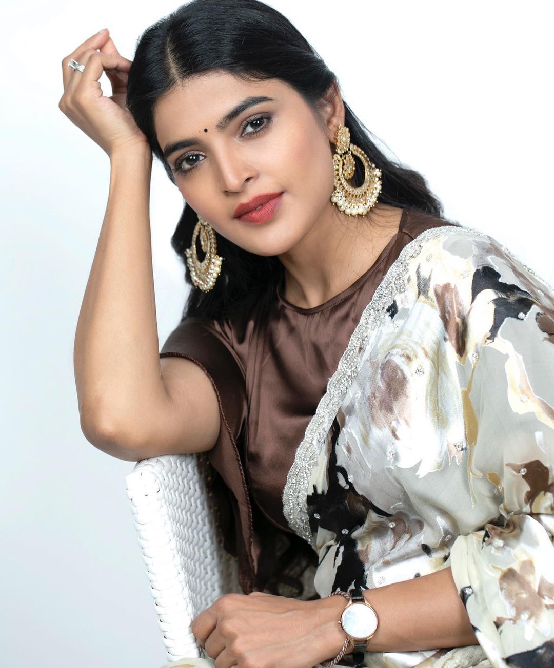 സാരിയില്‍ അതീവ സുന്ദരിയായി സഞ്ജിത ഷെട്ടി; വൈറലായ പുതിയ ചിത്രങ്ങള്‍ കാണാം