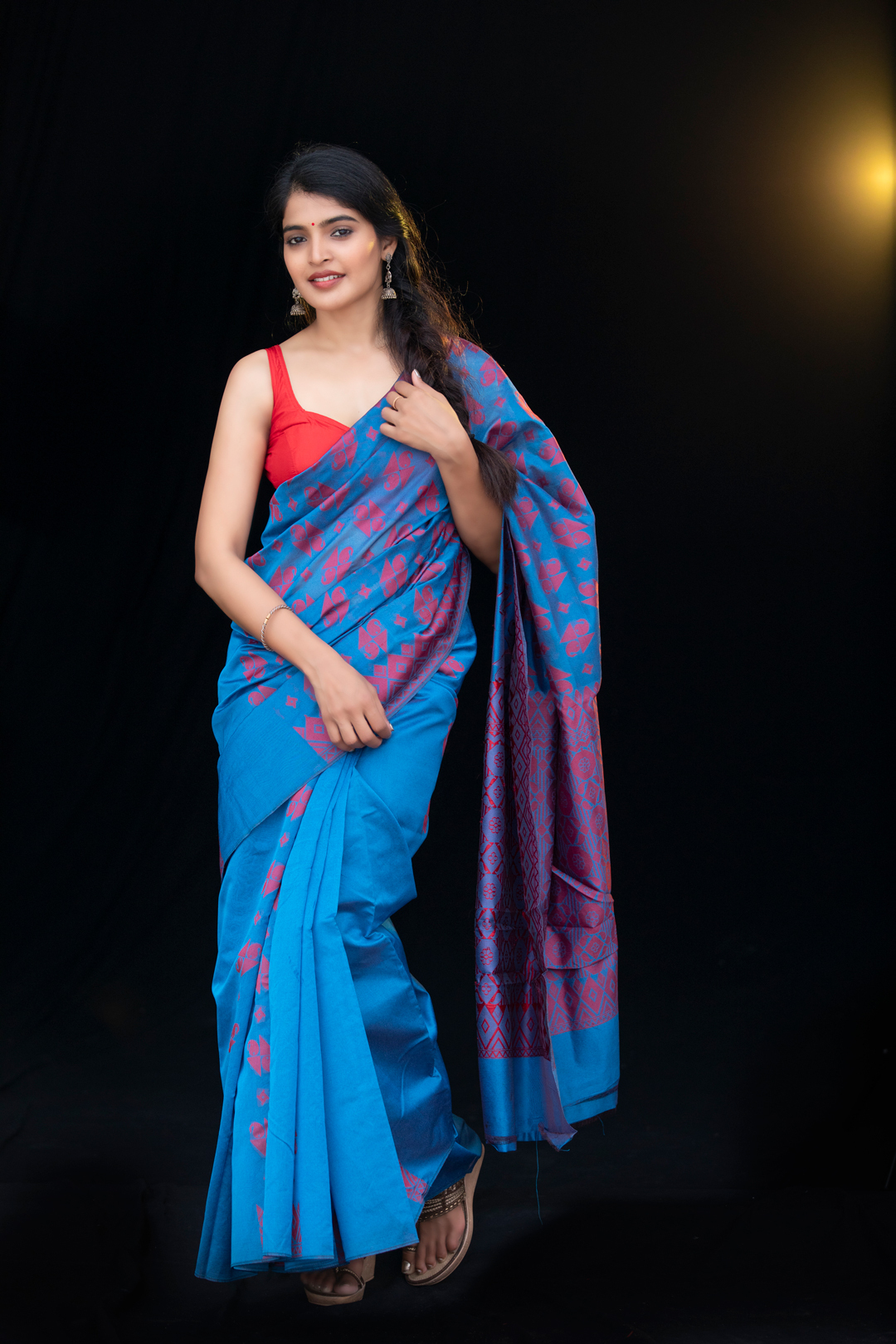 സാരിയില്‍ അതീവ സുന്ദരിയായി സഞ്ജിത ഷെട്ടി; വൈറലായ പുതിയ ചിത്രങ്ങള്‍ കാണാം