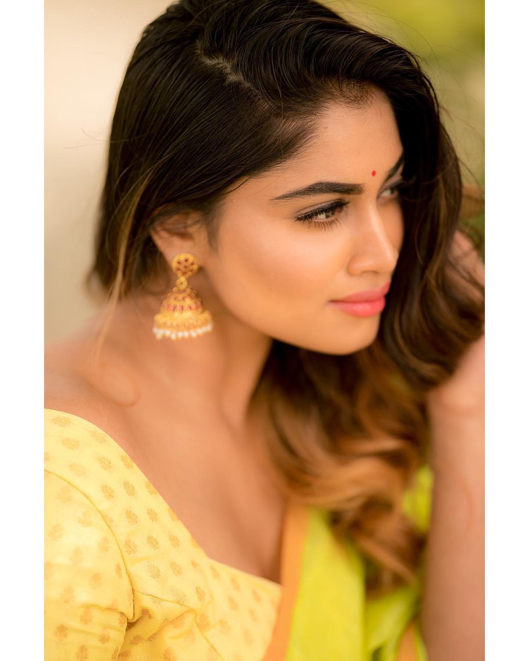 പുതുപുത്തന്‍ ലുക്കില്‍ ശിവാനി നാരായാണന്‍; പുതിയ ഫോട്ടോഷൂട്ട് വൈറല്‍