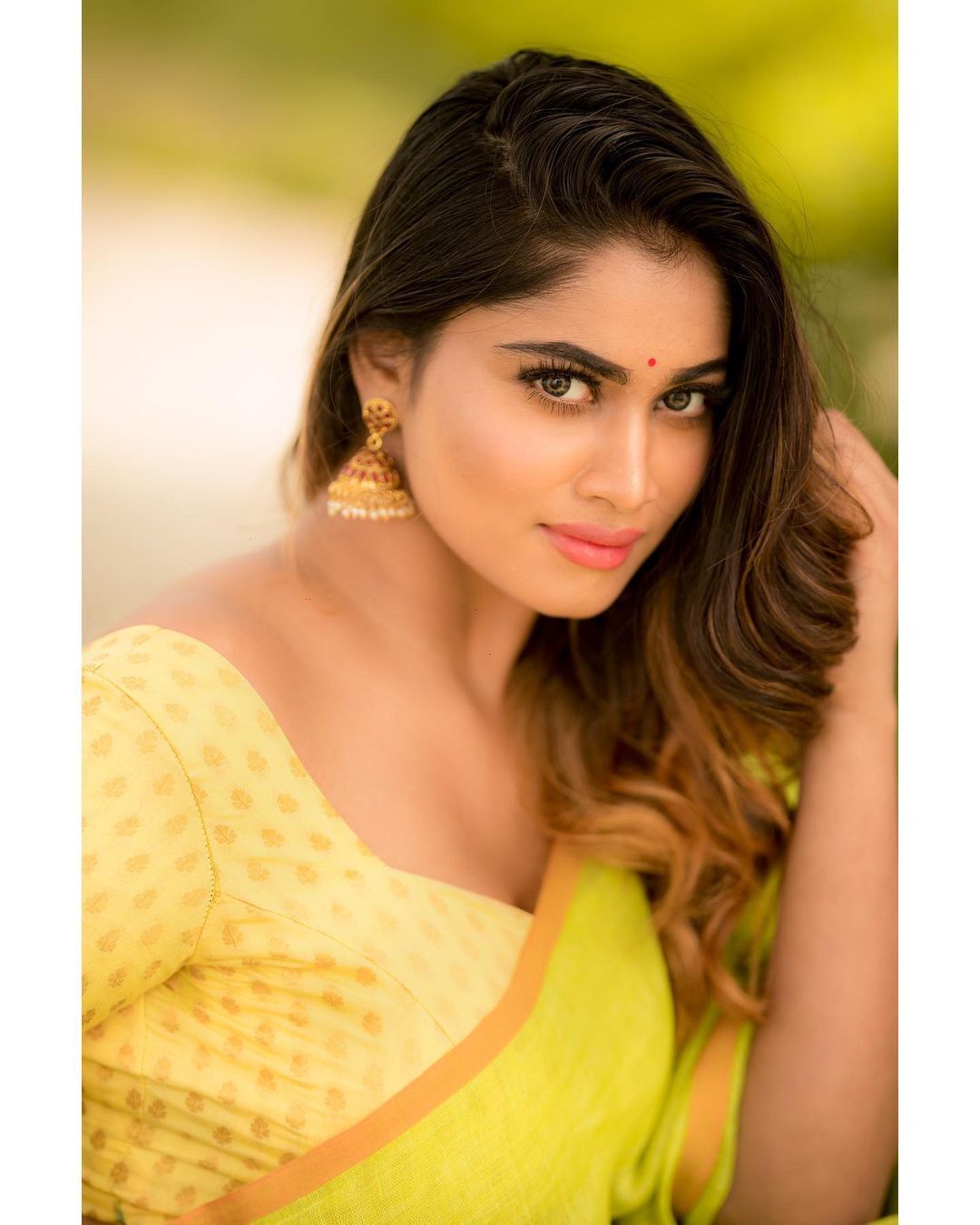 പുതുപുത്തന്‍ ലുക്കില്‍ ശിവാനി നാരായാണന്‍; പുതിയ ഫോട്ടോഷൂട്ട് വൈറല്‍