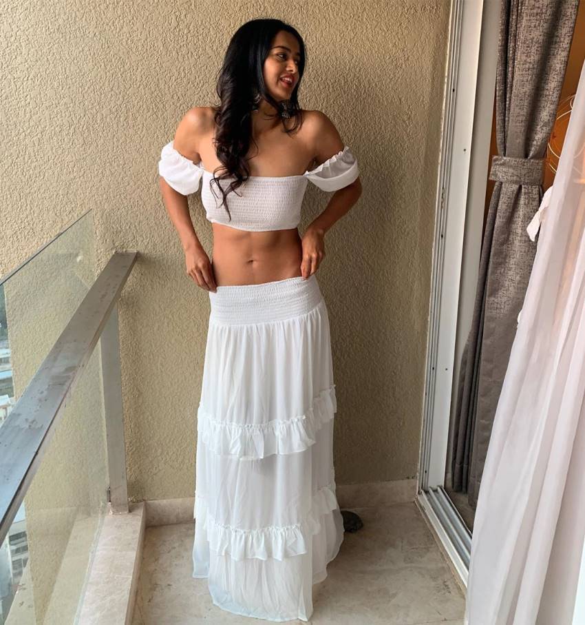 വ്യത്യസ്ത ലുക്കില്‍ തിളങ്ങി ശുഭ്ര അയ്യപ്പ; ഏറ്റവും പുതിയ ചിത്രങ്ങള്‍ കാണാം