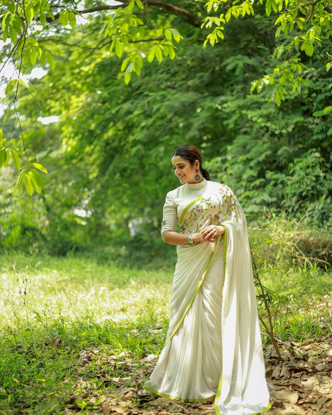 ഇത് നമ്മുടെ പാത്തുവല്ലെന്ന്? കലക്കൻ ലുക്കിൽ സുരഭി ലക്ഷ്മി, വൈറലായി ഫൊട്ടോഷൂട്ട്