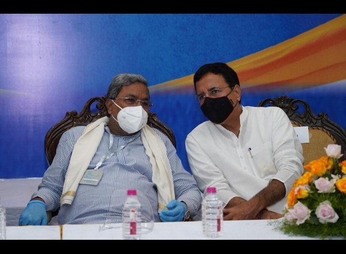 AICC General Secretary Randeep Singh Surjewala During KPCC Division Level Meeting In Tumkur