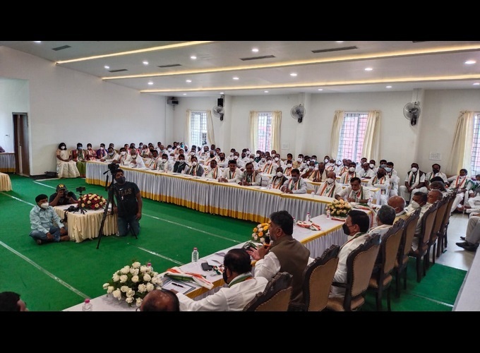 AICC General Secretary Randeep Singh Surjewala During KPCC Division Level Meeting In Tumkur