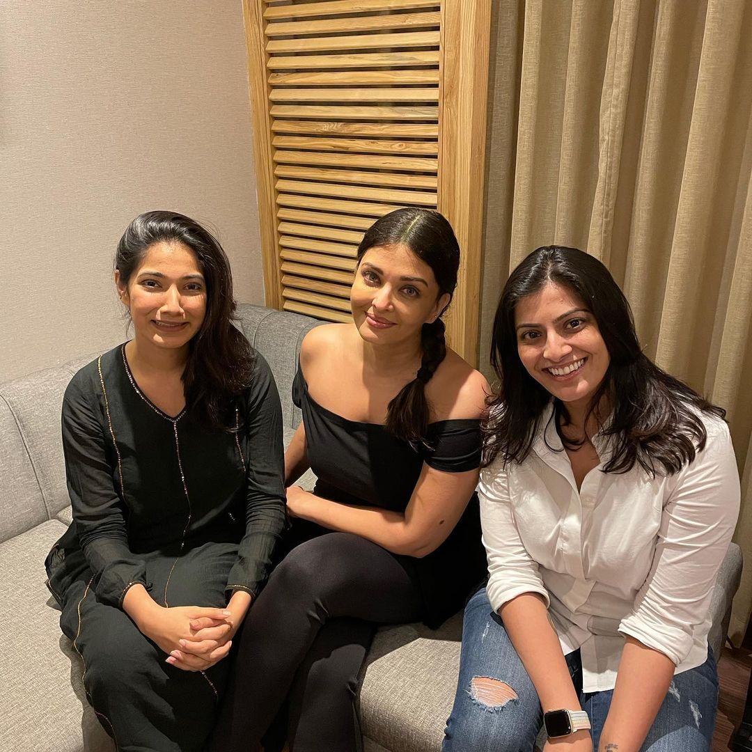 ഐശ്വര്യ റായി ബച്ചൻ വീണ്ടും അമ്മയാകാൻ തയ്യാറെടുക്കാണോ... വൈറലായി പുതിയ ചിത്രങ്ങൾ