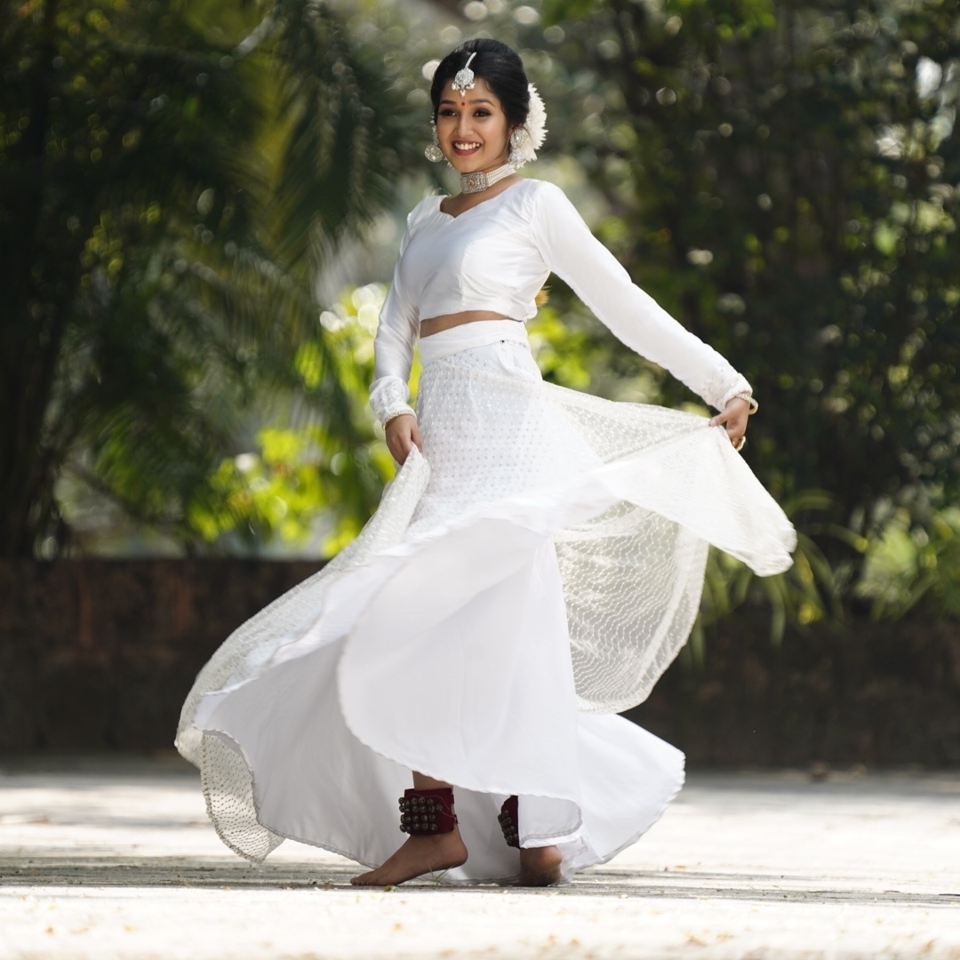 ബാലതാരത്തിൽ നിന്ന് നായികയിലേക്ക്? അനിഘ സുരേന്ദ്രന്റെ പുതിയ ചിത്രങ്ങൾ വൈറലാകുന്നു