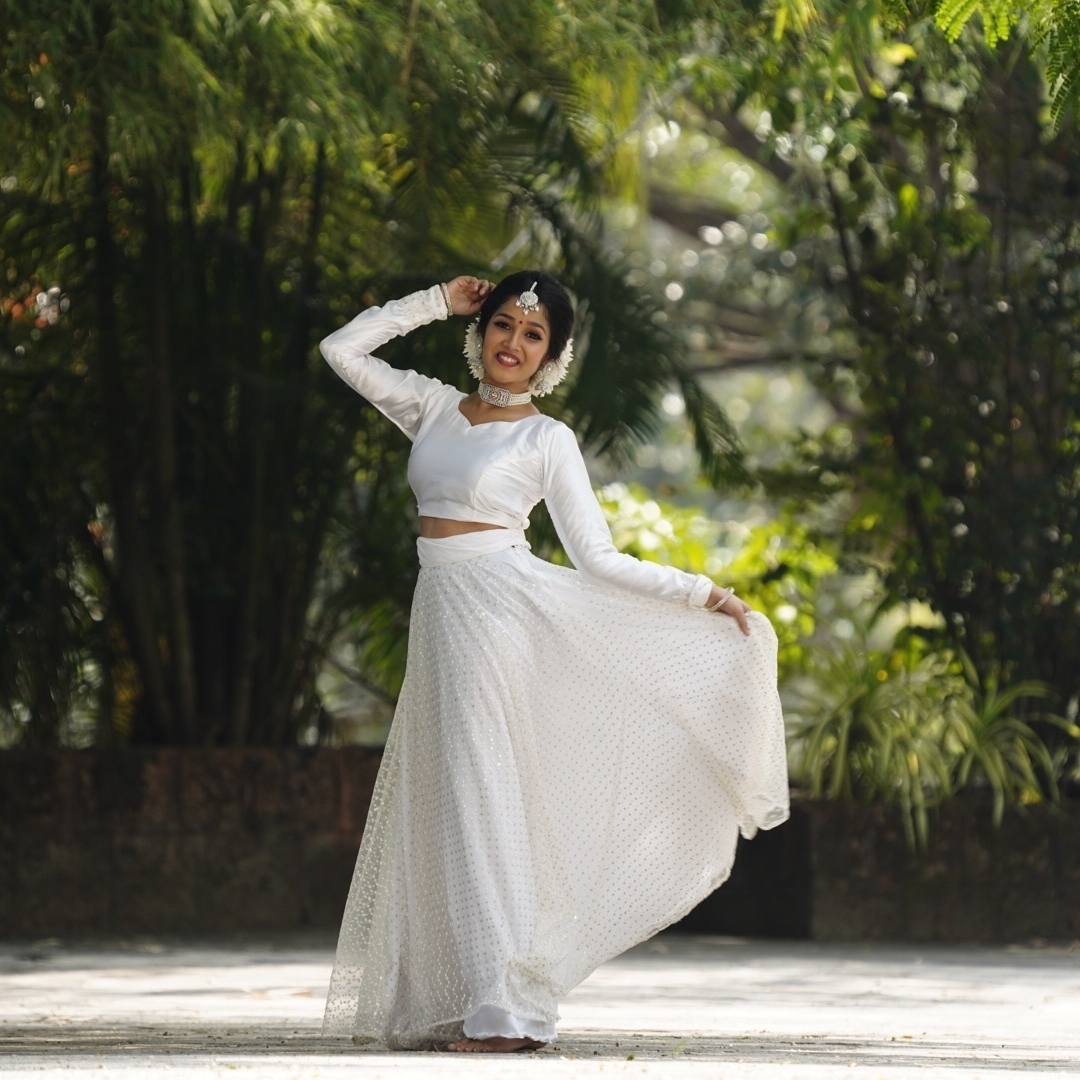 ബാലതാരത്തിൽ നിന്ന് നായികയിലേക്ക്? അനിഘ സുരേന്ദ്രന്റെ പുതിയ ചിത്രങ്ങൾ വൈറലാകുന്നു