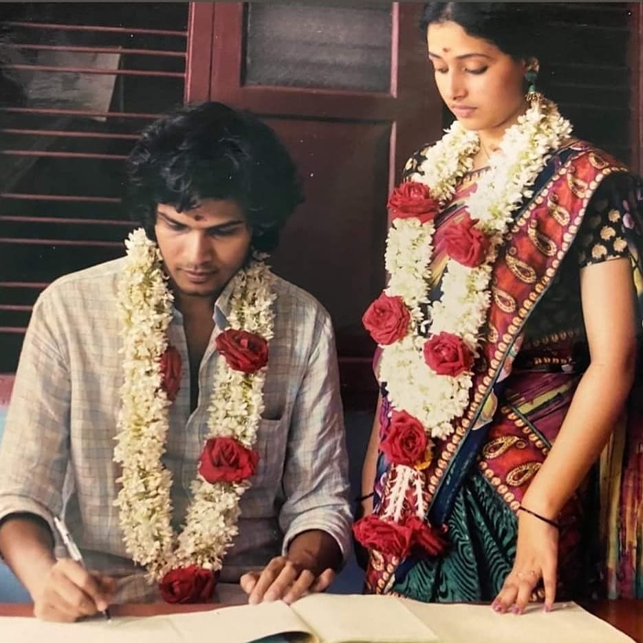 പിറകെ നടത്തിച്ച ശേഷം പിടികൊടുത്തു, 6-ാം വിവാഹ വാർഷികം ആഘോഷിച്ച് അനു സിത്താരയും വിഷ്ണുവും,  ഇരുപതാം വയസ്സിലെ ആ പ്രണയ കഥ...