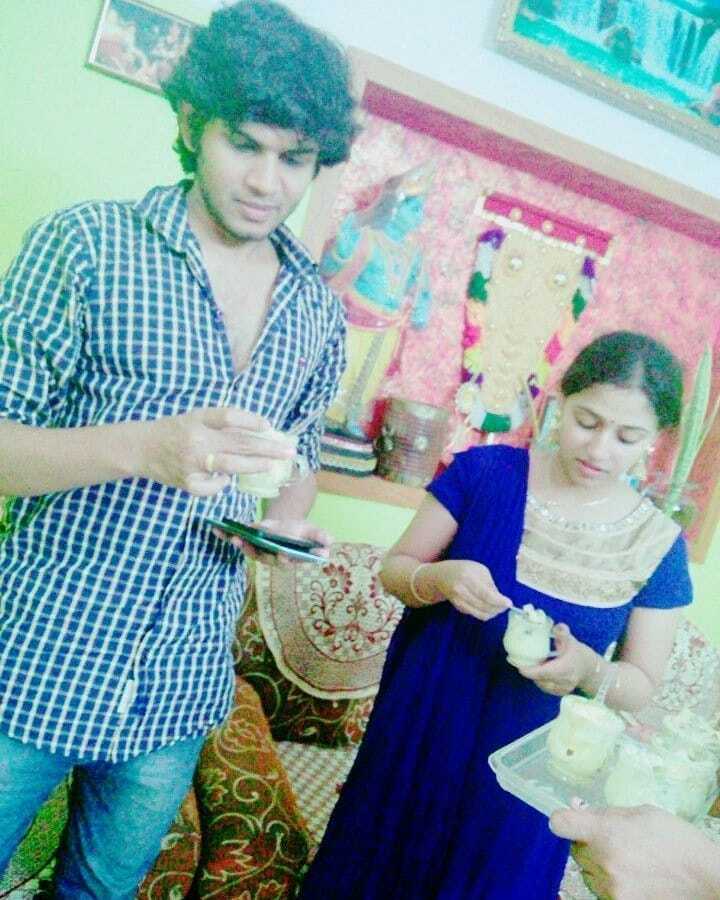 പിറകെ നടത്തിച്ച ശേഷം പിടികൊടുത്തു, 6-ാം വിവാഹ വാർഷികം ആഘോഷിച്ച് അനു സിത്താരയും വിഷ്ണുവും,  ഇരുപതാം വയസ്സിലെ ആ പ്രണയ കഥ...