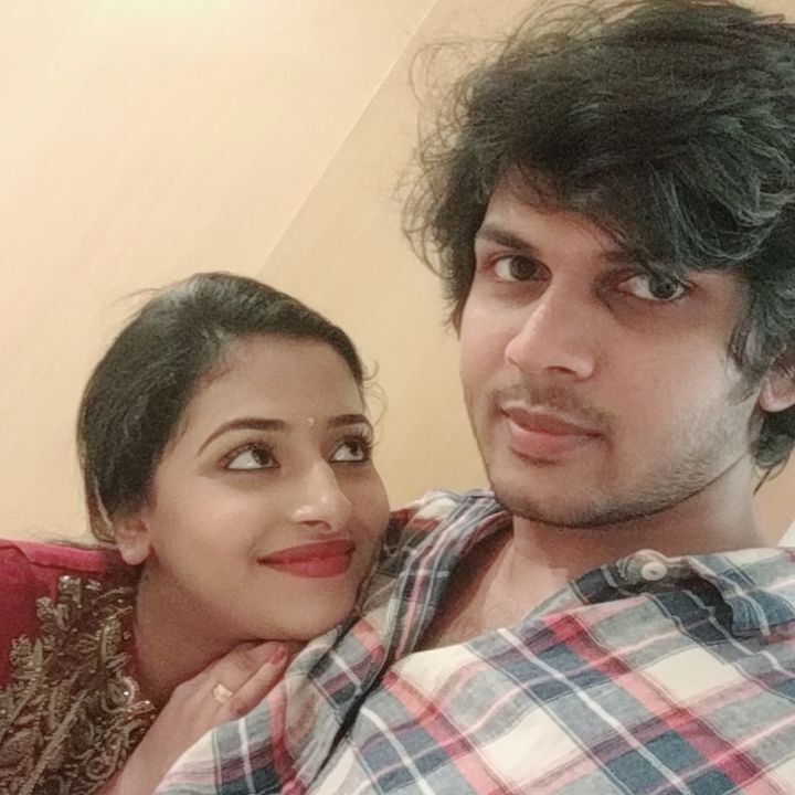 പിറകെ നടത്തിച്ച ശേഷം പിടികൊടുത്തു, 6-ാം വിവാഹ വാർഷികം ആഘോഷിച്ച് അനു സിത്താരയും വിഷ്ണുവും,  ഇരുപതാം വയസ്സിലെ ആ പ്രണയ കഥ...