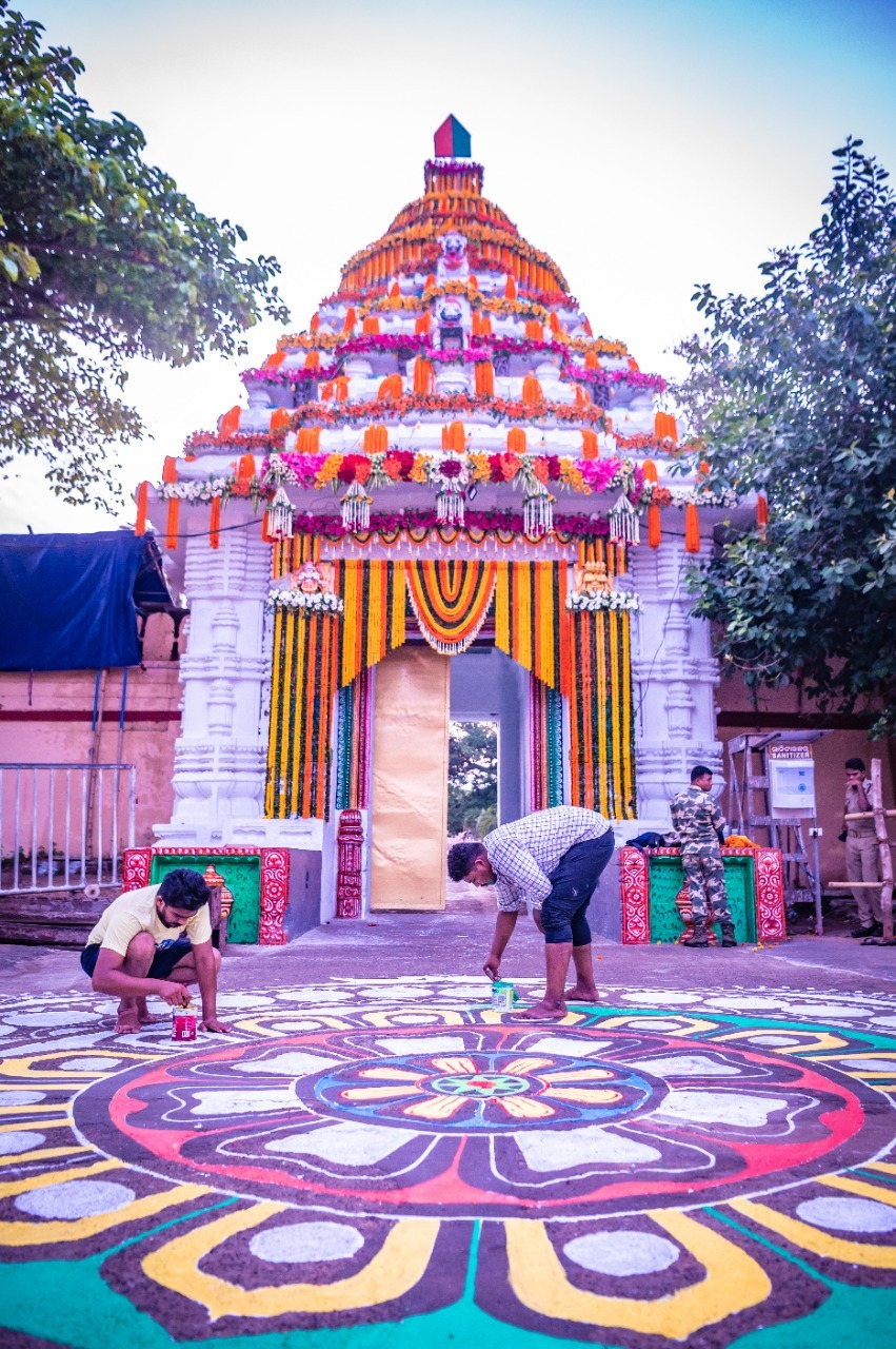 ଫଟୋ : ପ୍ରସ୍ତୁତ ରହିଛି ରଥ, ସଜେଇ ହୋଇଛି ଶ୍ରୀଗୁଣ୍ଡିଚା ମନ୍ଦିର;ବାହୁଡାଯାତ୍ରାର ମନଲୋଭା ଦୃଶ୍ୟ