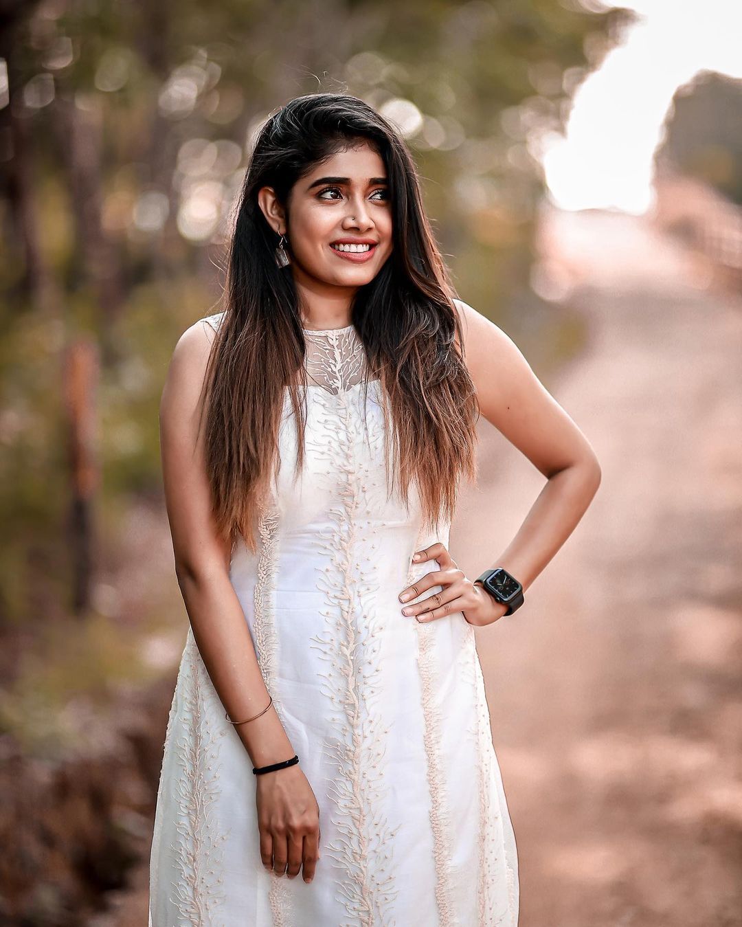 പുതിയ ലുക്കില്‍ തിളങ്ങി അലക്‌സാന്‍ഡ്ര ജോണ്‍സണ്‍; വൈറലായി പുതിയ ഫോട്ടോഷൂട്ട്