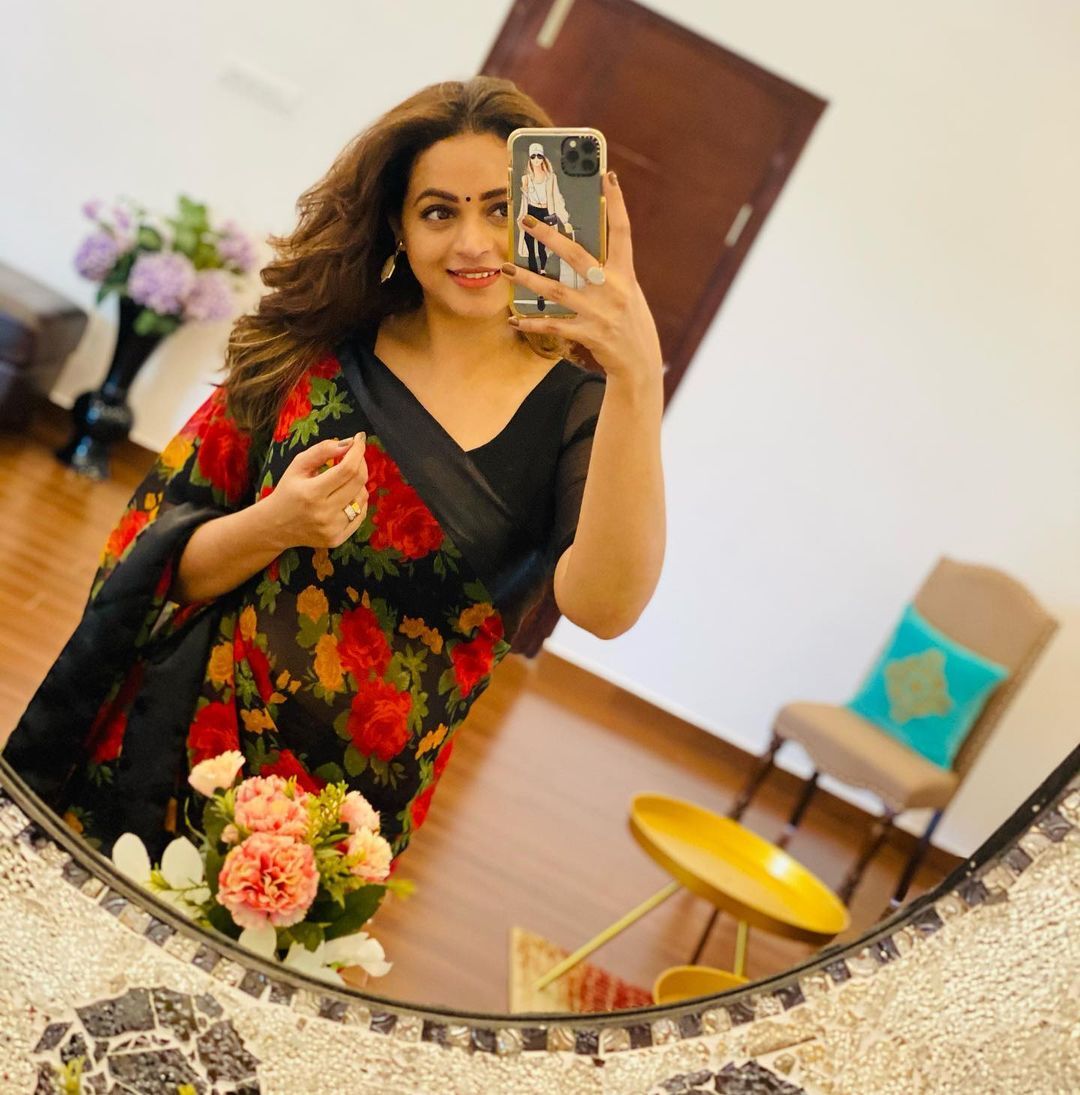 ഫ്‌ളോറല്‍ സാരിയില്‍ സുന്ദരിയായി നടി ഭാവന; വൈറലായി ചിത്രങ്ങള്‍, കമന്റുമായി മറ്റ് താരങ്ങള്‍