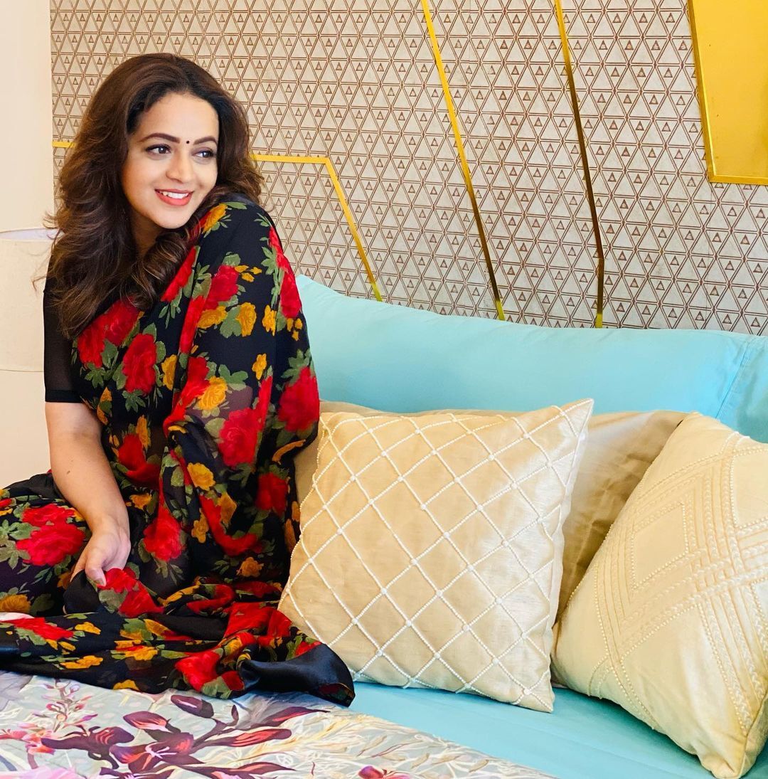 ഫ്‌ളോറല്‍ സാരിയില്‍ സുന്ദരിയായി നടി ഭാവന; വൈറലായി ചിത്രങ്ങള്‍, കമന്റുമായി മറ്റ് താരങ്ങള്‍