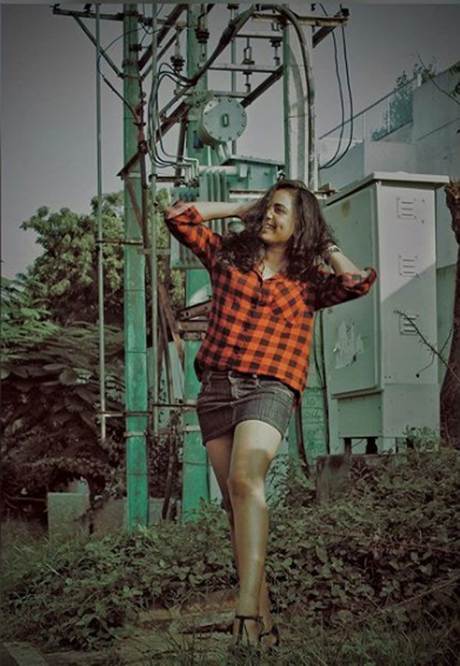 ബെഡ് റൂമിലെ ചൂടന്‍ ചിത്രങ്ങളുമായി സൃഷ്ടി ദാംഗെ; പുതിയ ഫോട്ടോഷൂട്ട് ട്രെന്‍ഡിംഗ്