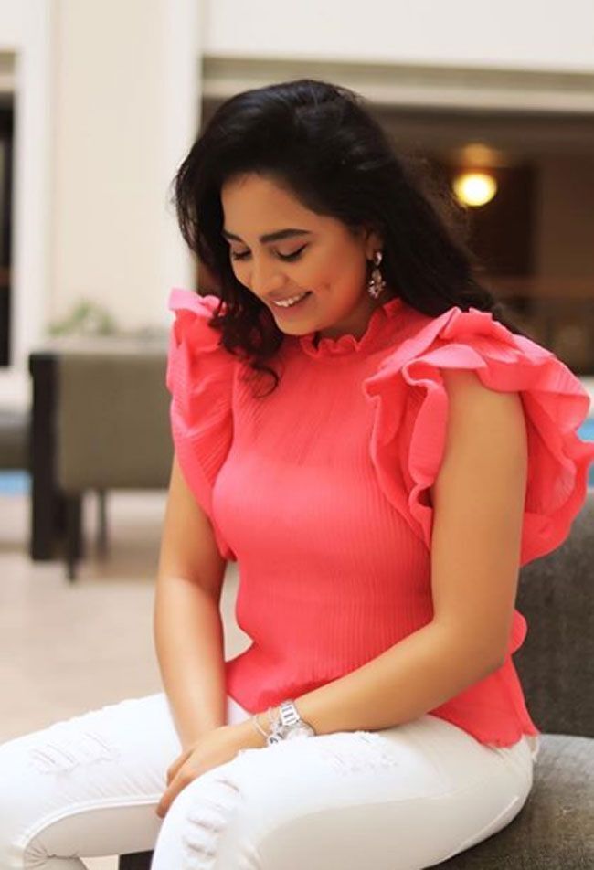 ബെഡ് റൂമിലെ ചൂടന്‍ ചിത്രങ്ങളുമായി സൃഷ്ടി ദാംഗെ; പുതിയ ഫോട്ടോഷൂട്ട് ട്രെന്‍ഡിംഗ്