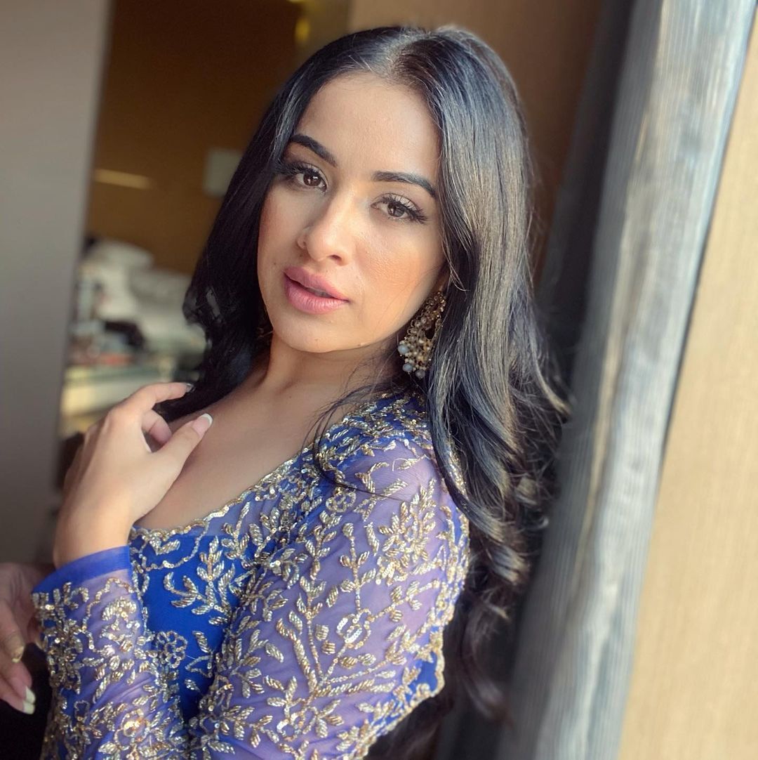 Bigg Boss 14 की कंटेस्टेंट Sara Gurpal की बोल्ड तस्वीरें हुईं वायरल