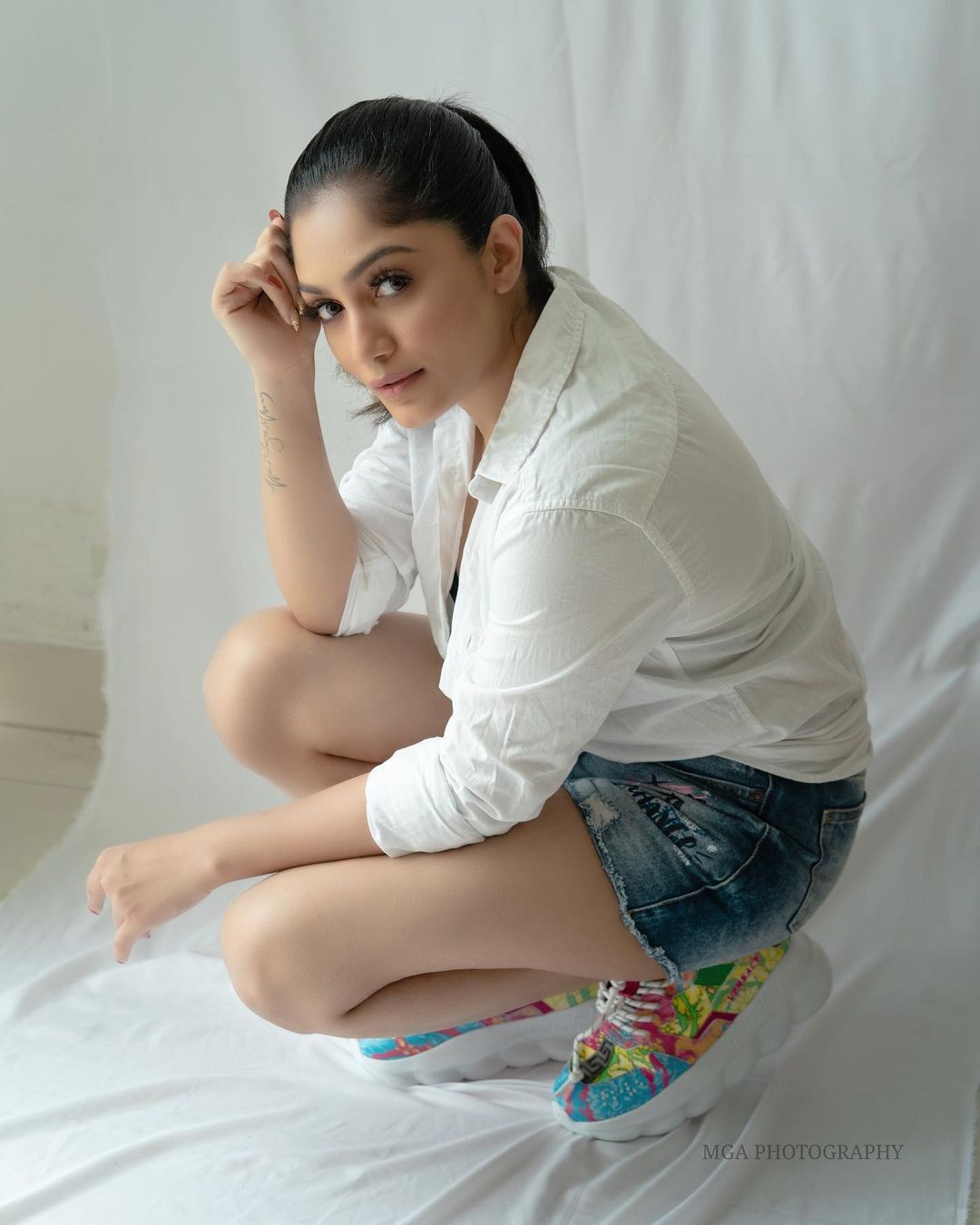 മകളുമായി അദ്ദേഹം വലിയ അടുപ്പമായിരുന്നു; ഒടുവിൽ ജാനിനെ കുറിച്ച് വെളിപ്പെടുത്തി ആര്യ