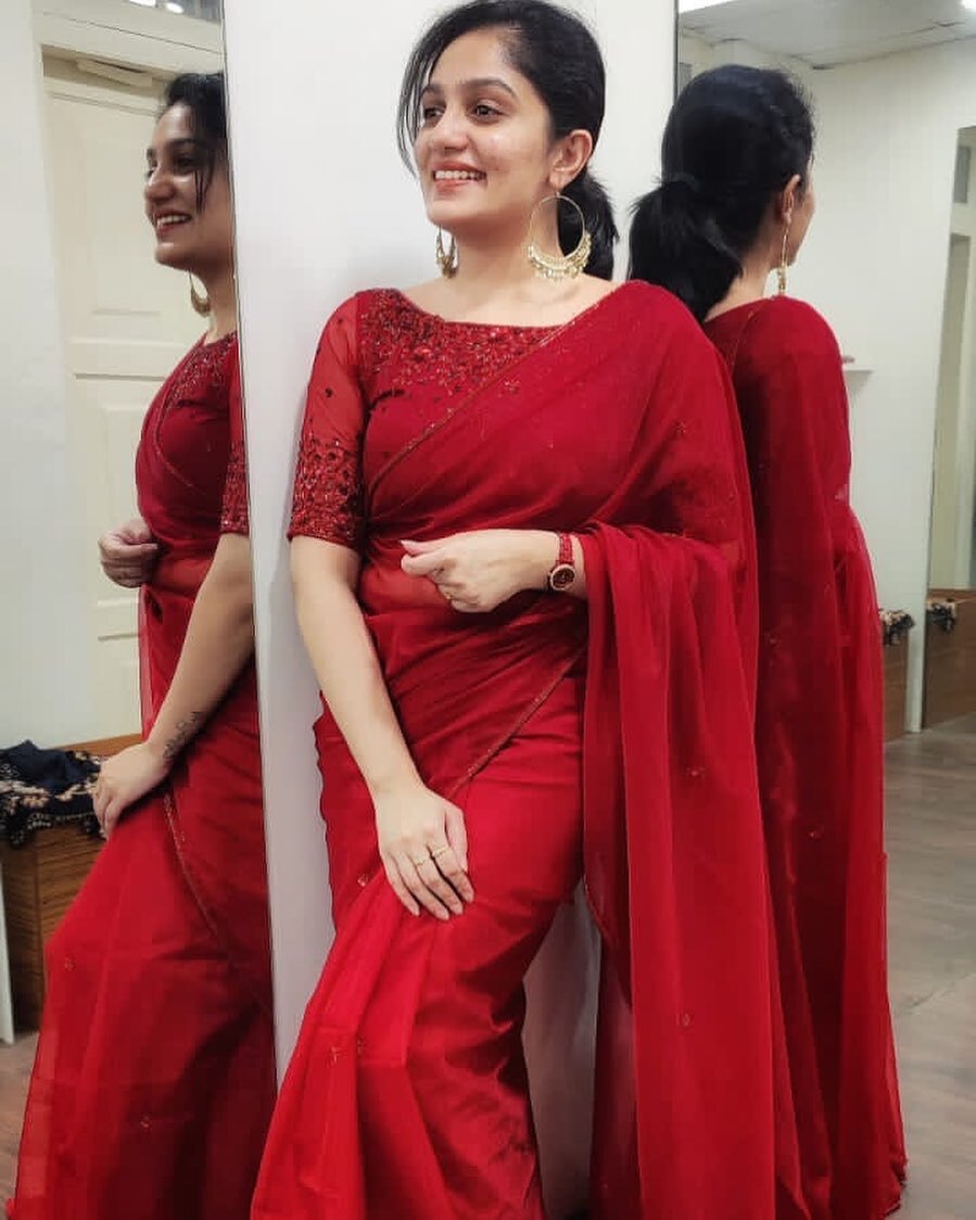 മകളുമായി അദ്ദേഹം വലിയ അടുപ്പമായിരുന്നു; ഒടുവിൽ ജാനിനെ കുറിച്ച് വെളിപ്പെടുത്തി ആര്യ