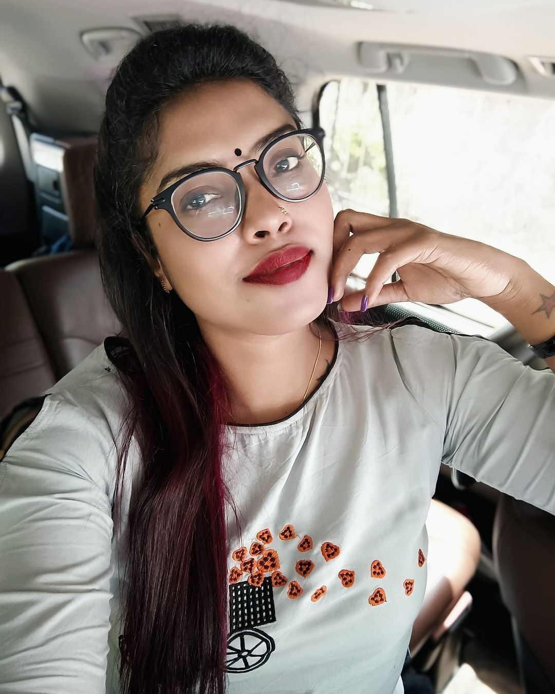 ഹോട്ട് ലുക്കിൽ ദിയ സന; ബിഗ് ബോസ് താരത്തിന്റെ വൈറൽ ഫോട്ടോഷൂട്ട്, ഏറ്റെടുത്ത് ആരാധകർ