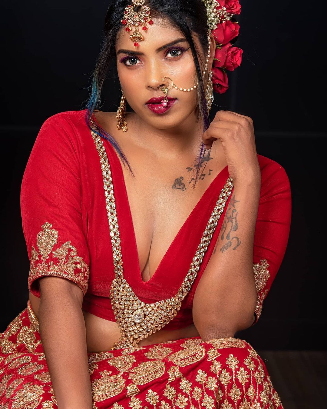 ഹോട്ട് ലുക്കിൽ ദിയ സന; ബിഗ് ബോസ് താരത്തിന്റെ വൈറൽ ഫോട്ടോഷൂട്ട്, ഏറ്റെടുത്ത് ആരാധകർ