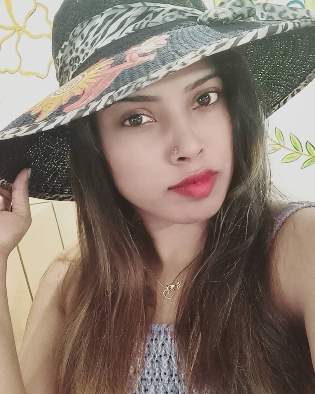 ഹോട്ട് ലുക്കിൽ ദിയ സന; ബിഗ് ബോസ് താരത്തിന്റെ വൈറൽ ഫോട്ടോഷൂട്ട്, ഏറ്റെടുത്ത് ആരാധകർ