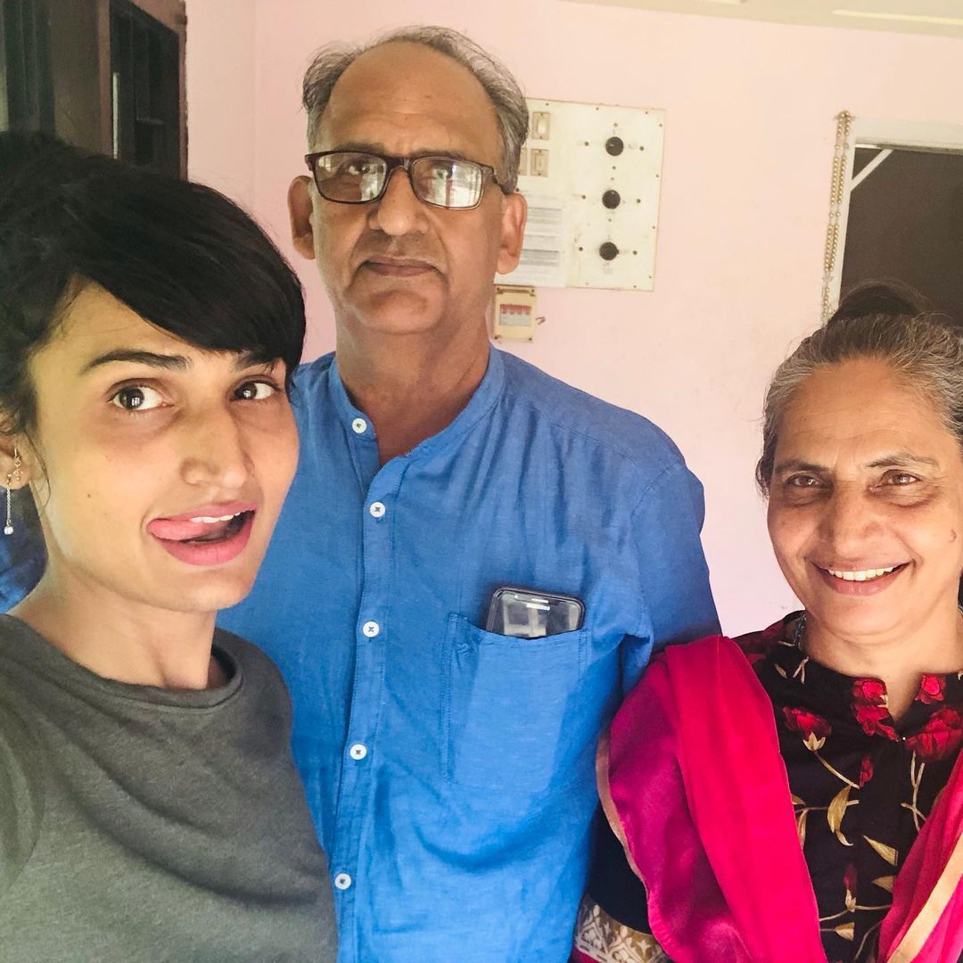 കയ്യിൽ പുതിയ ടാറ്റു,  വൈറലായി പ്രേക്ഷകരുടെ പ്രിയ ബിഗ് ബോസ് തരാം ഡിംപൽ ഭാൽ    