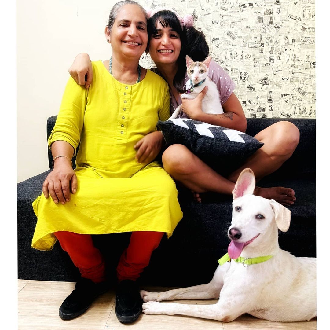 കയ്യിൽ പുതിയ ടാറ്റു,  വൈറലായി പ്രേക്ഷകരുടെ പ്രിയ ബിഗ് ബോസ് തരാം ഡിംപൽ ഭാൽ    