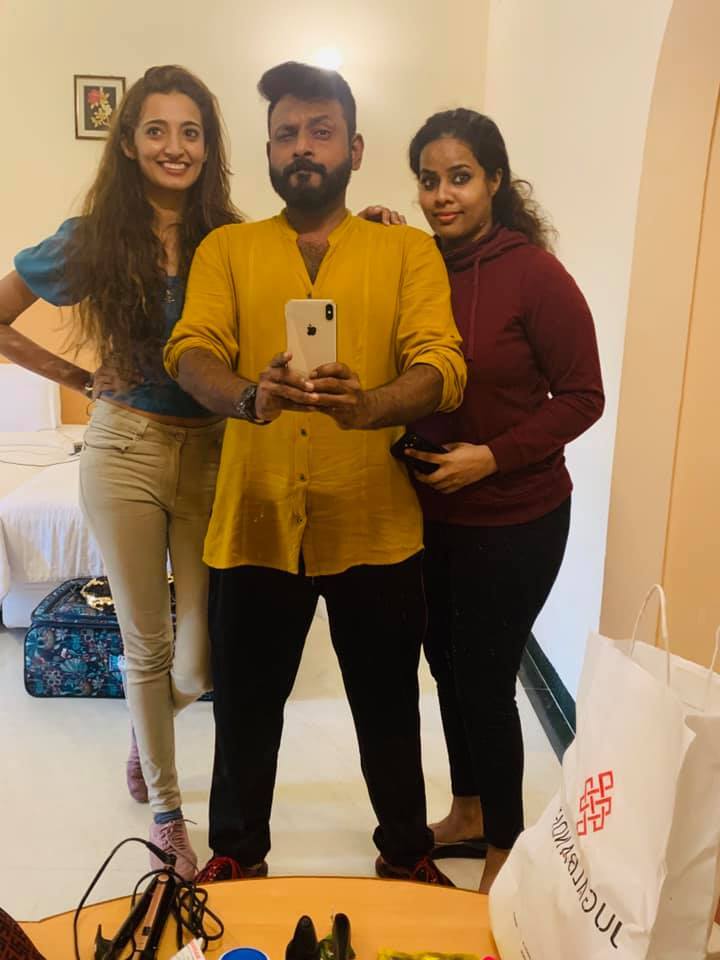 തുടങ്ങി മക്കളേ... ചെന്നൈയിലെ ബിഗ് ബോസ് ഫിനാലെ ലൊക്കേഷനിലെ ചിത്രങ്ങള്‍ കാണാം