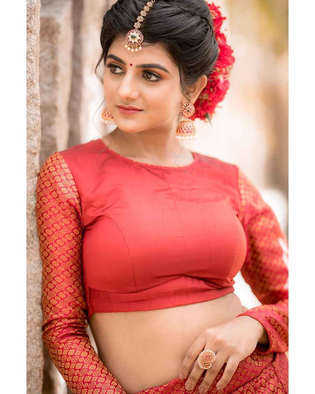 ചുവപ്പില്‍ അതീവ സുന്ദരിയായി ബിഗ് ബോസ് താരം 'ഡാർലിംഗ് കെപി': വൈറല്‍ ചിത്രങ്ങള്‍ കാണാം