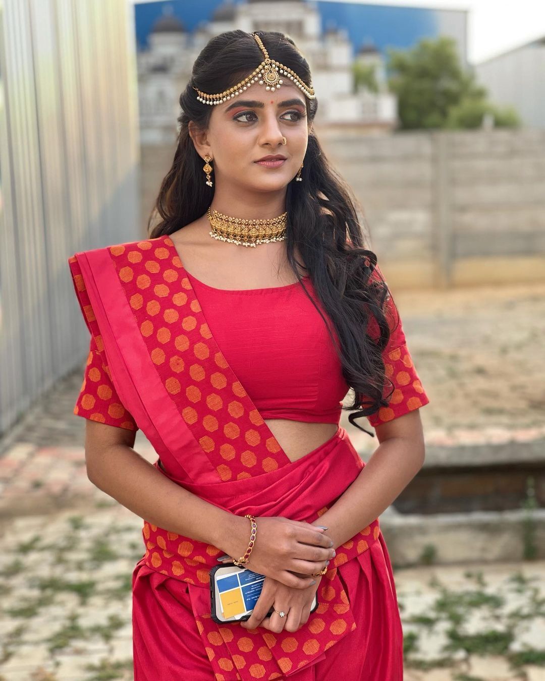 ചുവപ്പില്‍ അതീവ സുന്ദരിയായി ബിഗ് ബോസ് താരം 'ഡാർലിംഗ് കെപി': വൈറല്‍ ചിത്രങ്ങള്‍ കാണാം