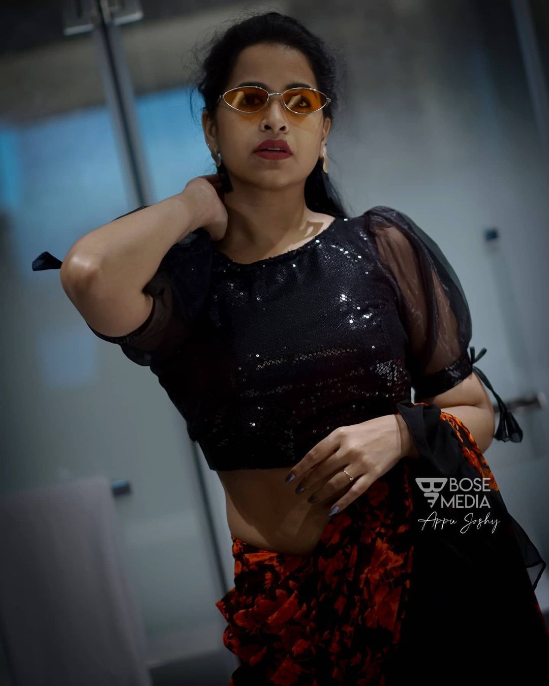 ഇതല്ലേ ശരിക്കും ബോൾഡ് ആന്റ് ബ്യൂട്ടിഫുൾ? സാധിക വേണുഗോപാലിന്റെ പുതിയ ചിത്രം ഏറ്റെടുത്ത് ആരാധകർ