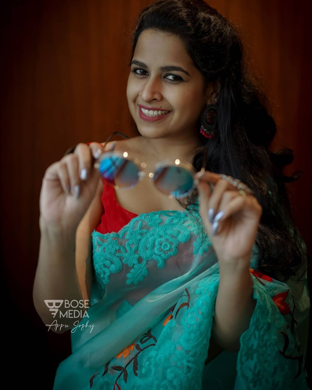 ഇതല്ലേ ശരിക്കും ബോൾഡ് ആന്റ് ബ്യൂട്ടിഫുൾ? സാധിക വേണുഗോപാലിന്റെ പുതിയ ചിത്രം ഏറ്റെടുത്ത് ആരാധകർ