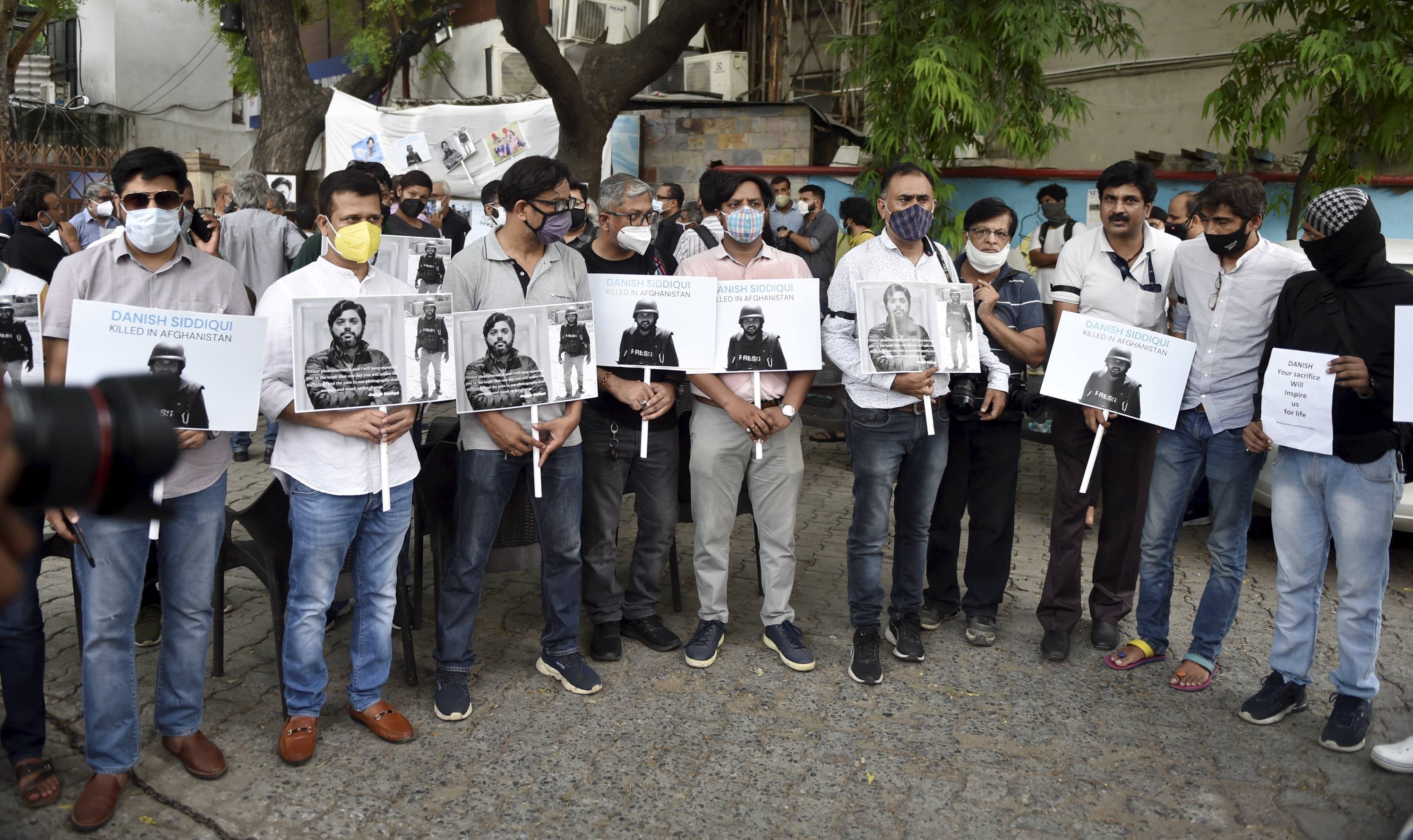 അഫ്ഗാനില്‍ കൊല്ലപ്പെട്ട ഫോട്ടോ ജേണലിസ്റ്റ് ഡാനിഷ് സിദ്ദിഖിക്ക് വേണ്ടി നടന്ന പ്രാര്‍ഥന: ചിത്രങ്ങള്‍