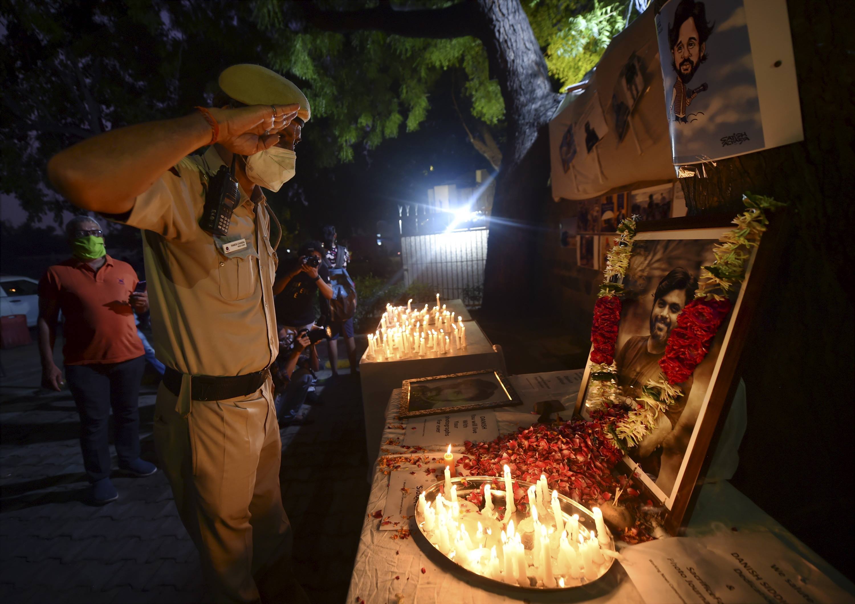 അഫ്ഗാനില്‍ കൊല്ലപ്പെട്ട ഫോട്ടോ ജേണലിസ്റ്റ് ഡാനിഷ് സിദ്ദിഖിക്ക് വേണ്ടി നടന്ന പ്രാര്‍ഥന: ചിത്രങ്ങള്‍