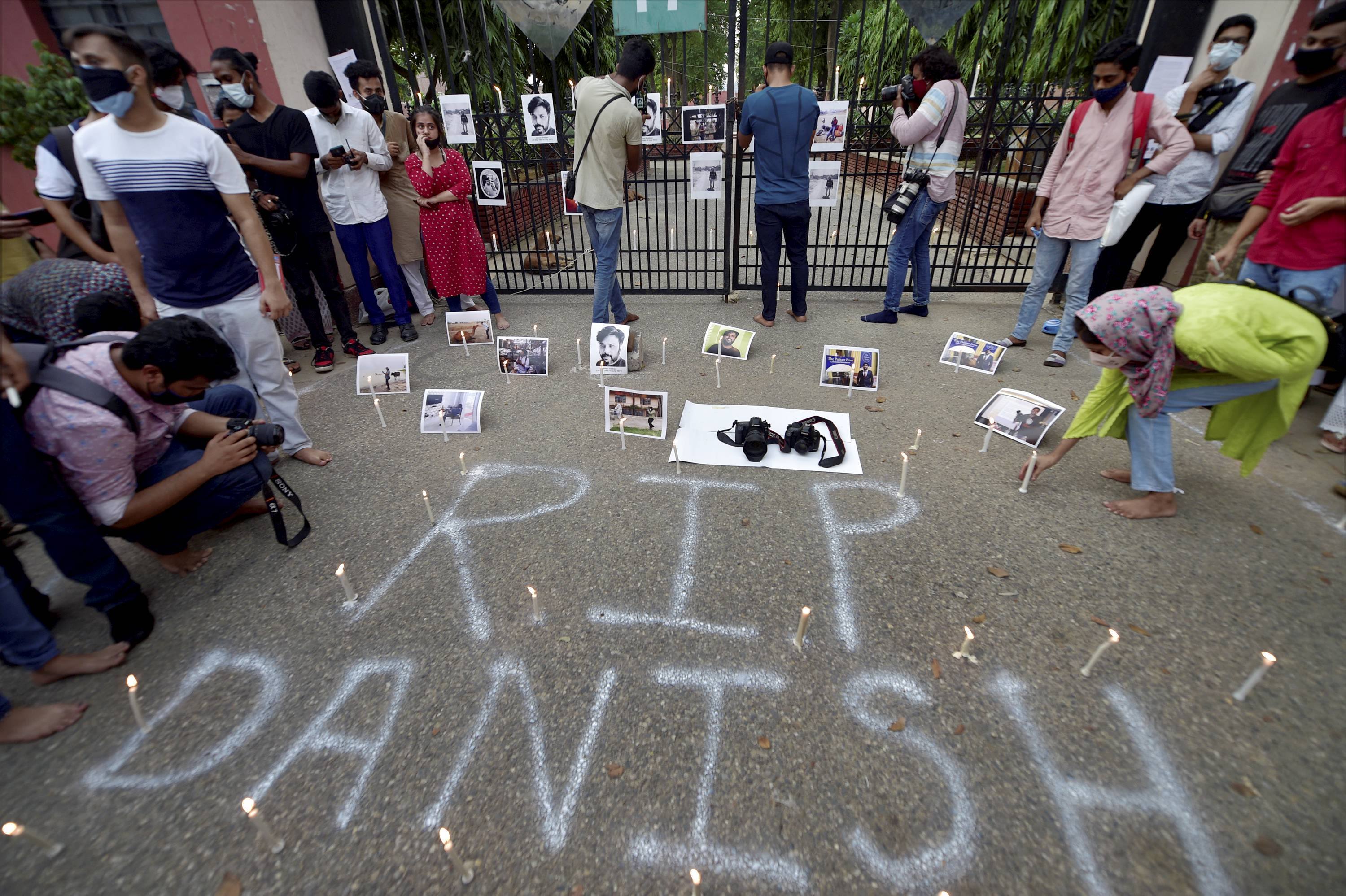 അഫ്ഗാനില്‍ കൊല്ലപ്പെട്ട ഫോട്ടോ ജേണലിസ്റ്റ് ഡാനിഷ് സിദ്ദിഖിക്ക് വേണ്ടി നടന്ന പ്രാര്‍ഥന: ചിത്രങ്ങള്‍