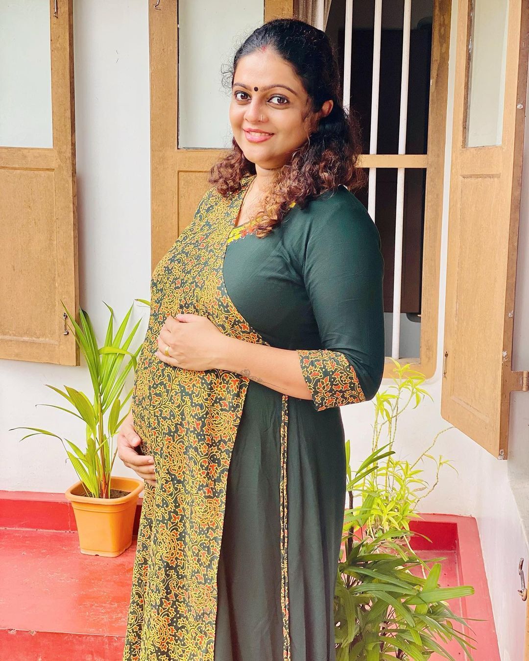 അശ്വതിയുടെ കുഞ്ഞ് അതിഥി എത്താറായോ? ഏറ്റവും പുതിയ ചിത്രവുമായി താരം..വൈറൽ