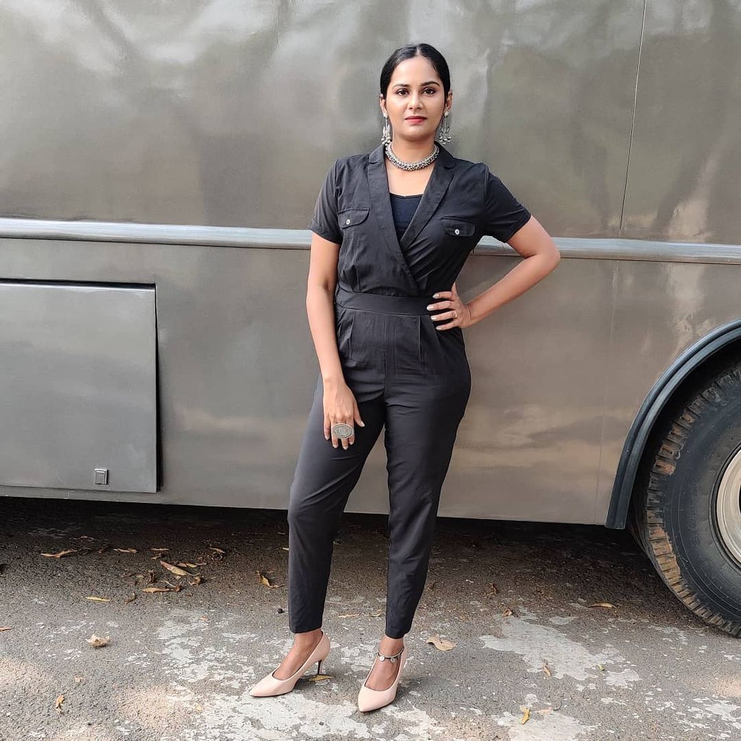 ഹോട്ട് ലുക്കില്‍ കോള്‍ഡ് കേസ് താരം ലക്ഷി പ്രിയ; വൈറലായ ചിത്രങ്ങള്‍ കാണാം