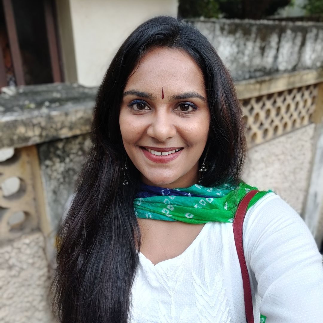 ഹോട്ട് ലുക്കില്‍ കോള്‍ഡ് കേസ് താരം ലക്ഷി പ്രിയ; വൈറലായ ചിത്രങ്ങള്‍ കാണാം