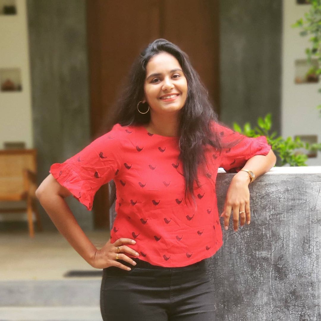 ഹോട്ട് ലുക്കില്‍ കോള്‍ഡ് കേസ് താരം ലക്ഷി പ്രിയ; വൈറലായ ചിത്രങ്ങള്‍ കാണാം