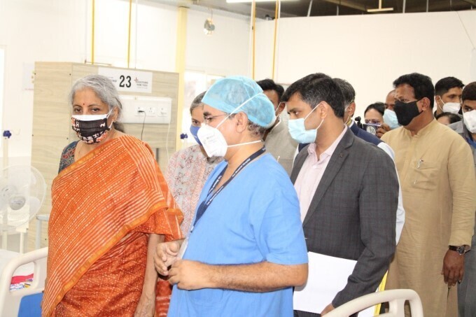ബെംഗളൂരു കെപിസിഎല്ലിലെ കൊവിഡ് കേന്ദ്രം സന്ദര്‍ശിക്കുന്ന കേന്ദ്രമന്ത്രി നിര്‍മല സീതാരാമന്‍: ചിത്രങ്ങള്‍