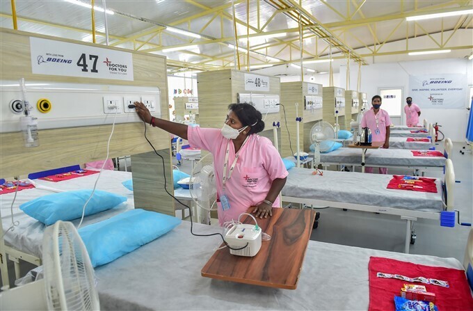 ബെംഗളൂരു കെപിസിഎല്ലിലെ കൊവിഡ് കേന്ദ്രം സന്ദര്‍ശിക്കുന്ന കേന്ദ്രമന്ത്രി നിര്‍മല സീതാരാമന്‍: ചിത്രങ്ങള്‍