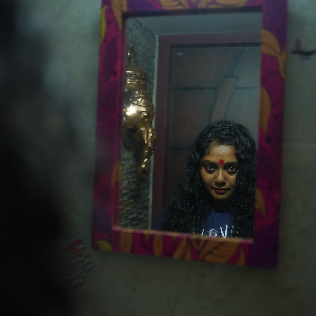 ഹോട്ട് ലുക്കില്‍ ബിഗ് ബോസ് താരം ഹിമ ശങ്കര്‍; ഫോട്ടോഷൂട്ട് കണ്ട് ഞെട്ടി ആരാധകര്‍