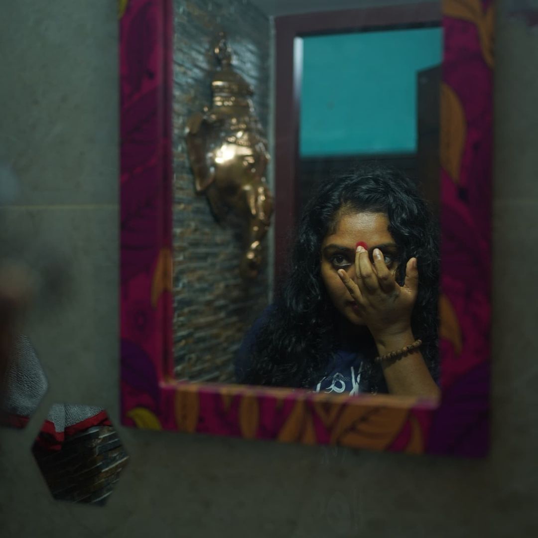 ഹോട്ട് ലുക്കില്‍ ബിഗ് ബോസ് താരം ഹിമ ശങ്കര്‍; ഫോട്ടോഷൂട്ട് കണ്ട് ഞെട്ടി ആരാധകര്‍