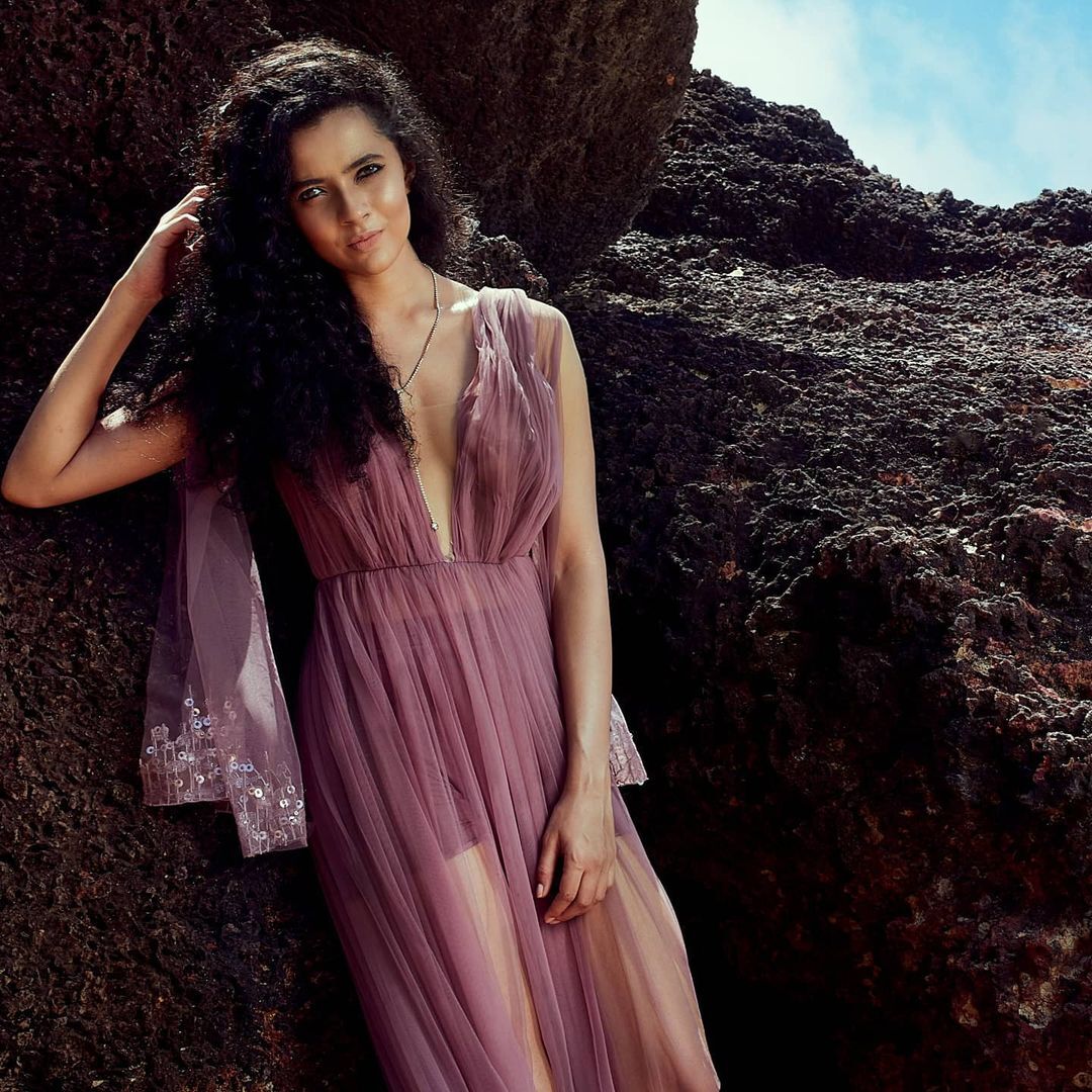 മമ്മൂട്ടി ചിത്രത്തിലൂടെ മലയാളി മനസിലിടം പിടിച്ച സുന്ദരി; അതുല്യ ചന്ദ്രയുടെ കലക്കൻ ഫൊട്ടോസ്