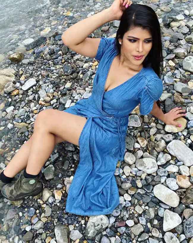 Gandi Baat 6 फेम महिमा गुप्ता की ये तस्वीरें उड़ा देंगी आपके होश