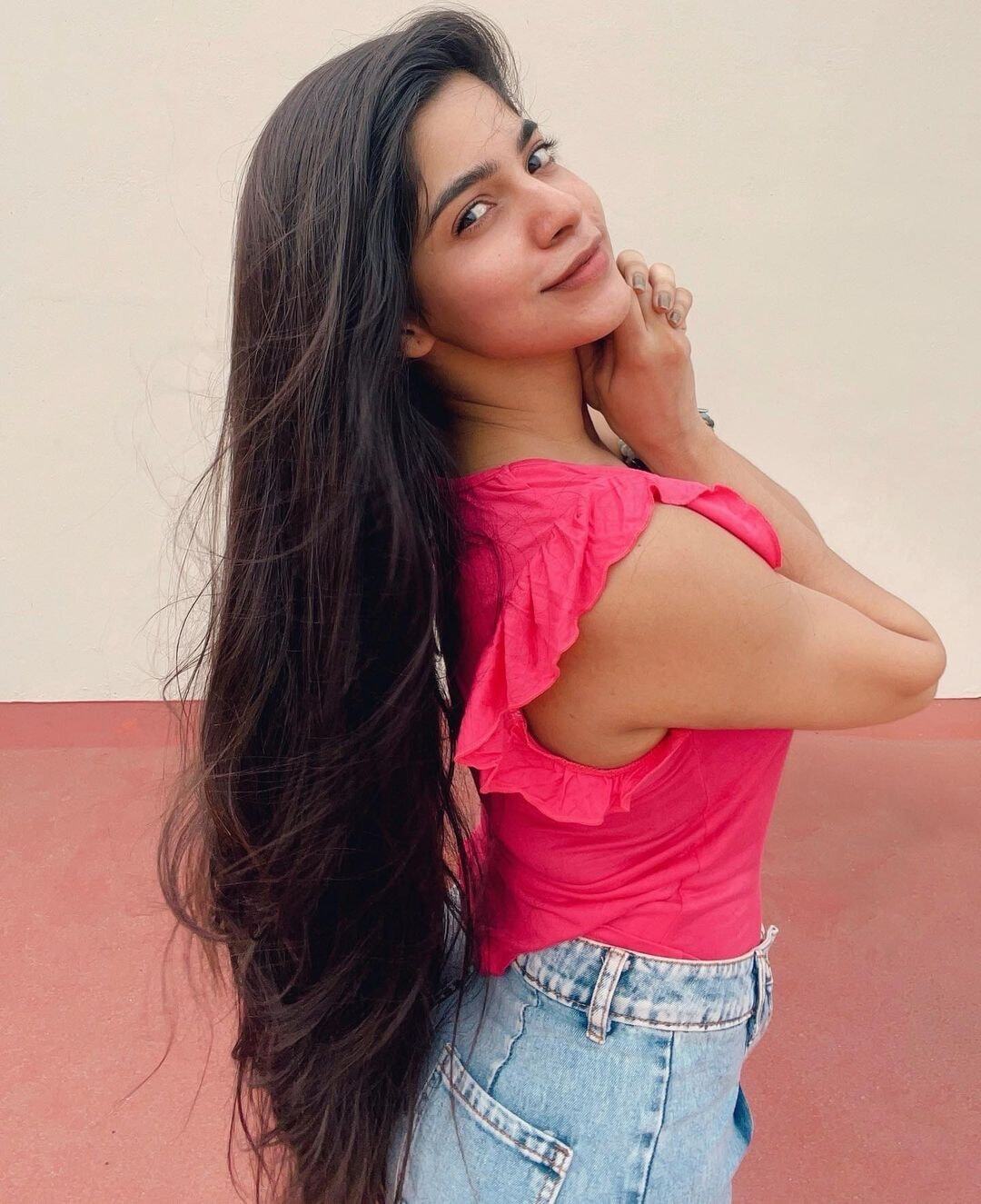 ഹോട്ട്... മോഡൽ ദിവ്യ ഭാരതിയുടെ ഏറ്റവും പുതിയ ഫോട്ടോ ഷൂട്ട് ചിത്രങ്ങൾ വൈറൽ