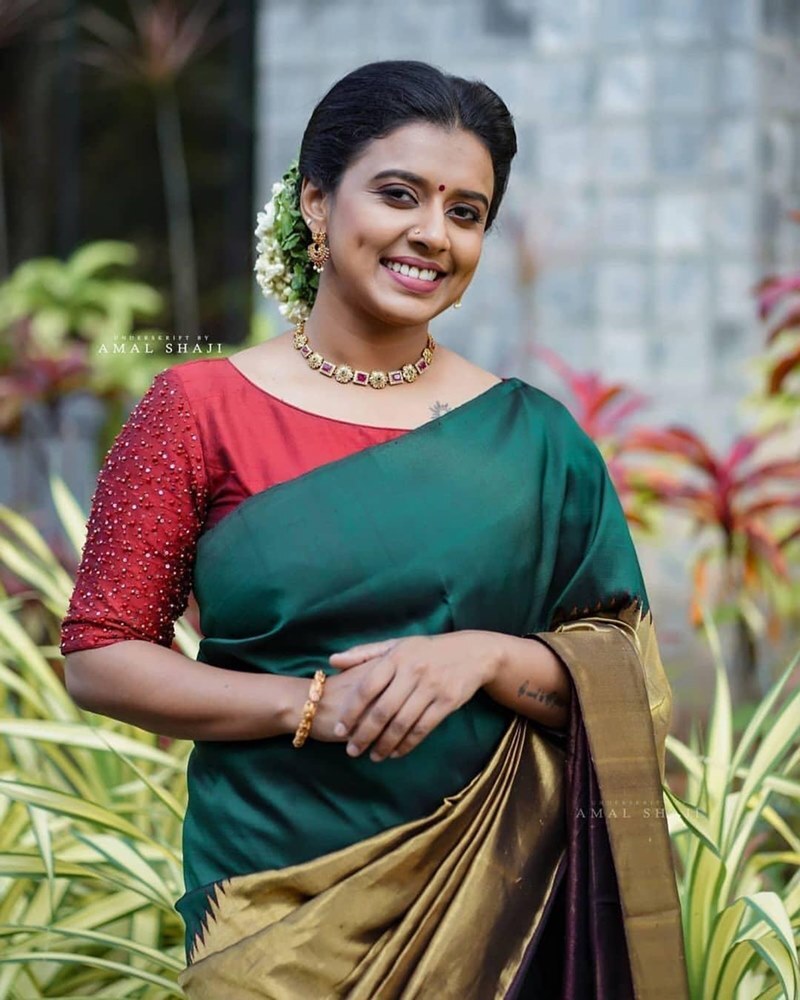 റിയാലിറ്റി ഷോയിൽ തുടങ്ങി ഇന്നെത്തി നിൽക്കുന്നത്.. പ്രിയ ഗായിക സിത്താരയ്ക്ക്  പിറന്നാൾ