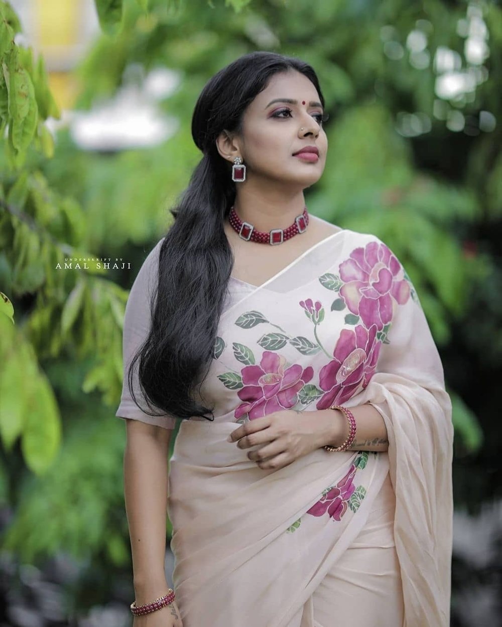 റിയാലിറ്റി ഷോയിൽ തുടങ്ങി ഇന്നെത്തി നിൽക്കുന്നത്.. പ്രിയ ഗായിക സിത്താരയ്ക്ക്  പിറന്നാൾ